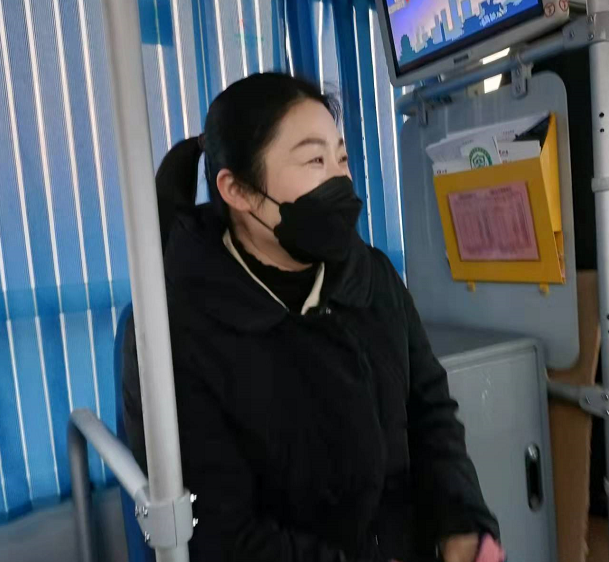 同時(shí),定制公交線路走向(xiàng)規劃主要依據員工居住場所分布,沿途停靠站點均爲員工住所就(jiù)近站點,且公交公司通過(guò)多次試行統計,并利用手機建立了定制公交群將(jiāng)定制線路公交車各站點進(jìn)出站時(shí)間告知線路盛虹新材料員工,進(jìn)一步方便員工乘車出行。