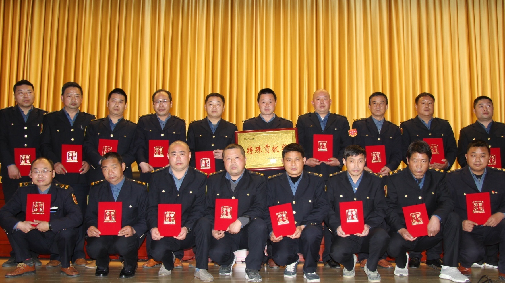 開(kāi)展專項服務提升行動。開(kāi)展“比學(xué)趕幫超、幹事(shì)超一流”“強作風、提效能(néng)、促發(fā)展”“查找不滿意、追求更滿意”等系列活動,通過(guò)座談走訪、問卷調查等方式,征求意見和建議,并結合實際加以整改,進(jìn)一步改進(jìn)駕駛員工作作風,提升服務質量和服務水平。